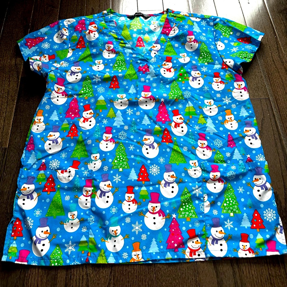 Snowman Scrub Top. Size medium. 100% polyester. Like new.